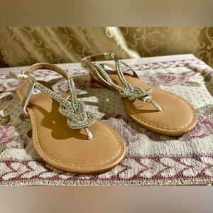 NWOB Not Rated Women’s Silver Embellished T-Strap Sandals Size 8